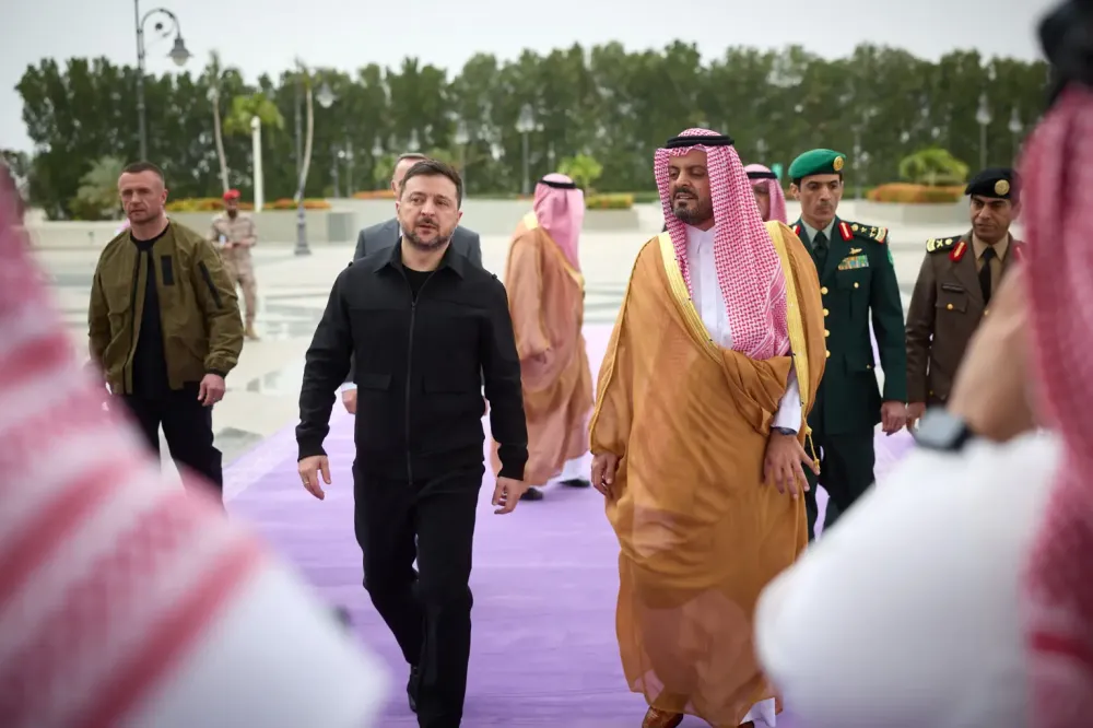 Zelensky vai de surpresa à Arábia Saudita após prometer apoio a aliados na região
