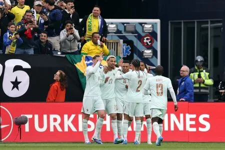 Sob pedidos por Neymar, Brasil perde para França em teste de olho na Copa do Mundo