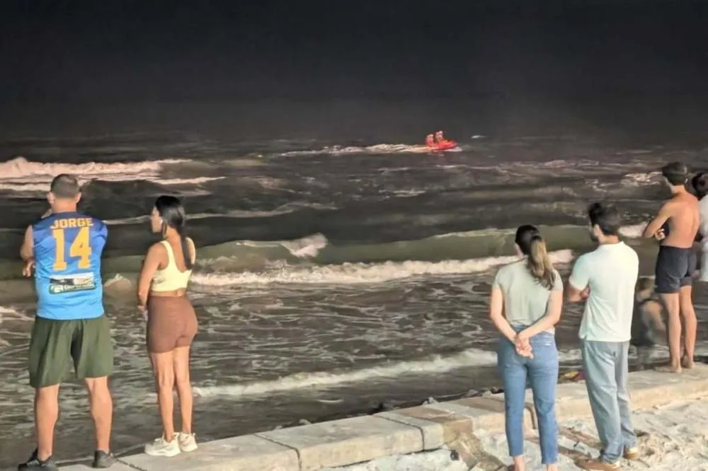 Menina é resgatada no mar em Boa Viagem ao tentar retirar irmãos da água