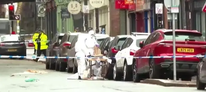 Homem é preso na Inglaterra suspeito de atropelar multidão; há 7 feridos