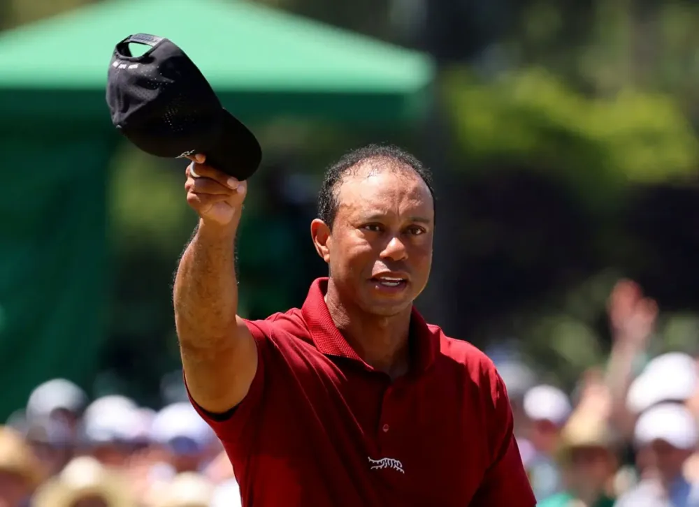 Tiger Woods é preso na Flórida após se envolver em acidente de carro
