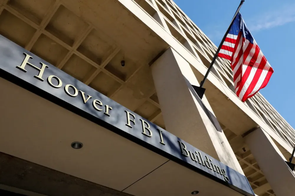 Grupo pró-Irã diz ter hackeado e-mail de diretor do FBI