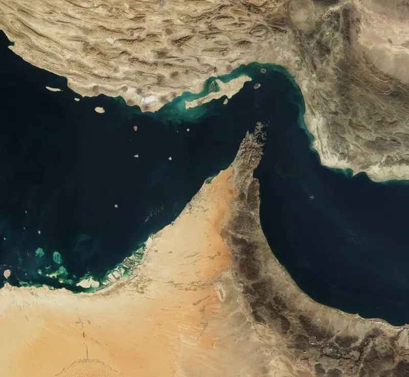 Sem Ormuz, oleoduto saudita opera no limite e atinge 7 milhões de barris por dia