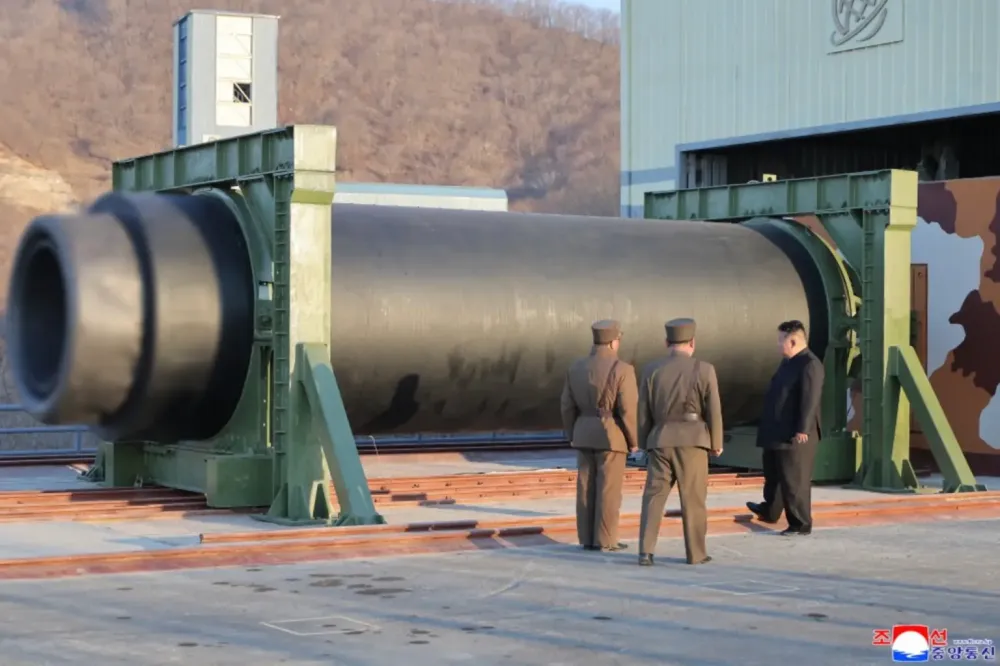 Coreia do Norte realiza teste de motor para mísseis de longo alcance