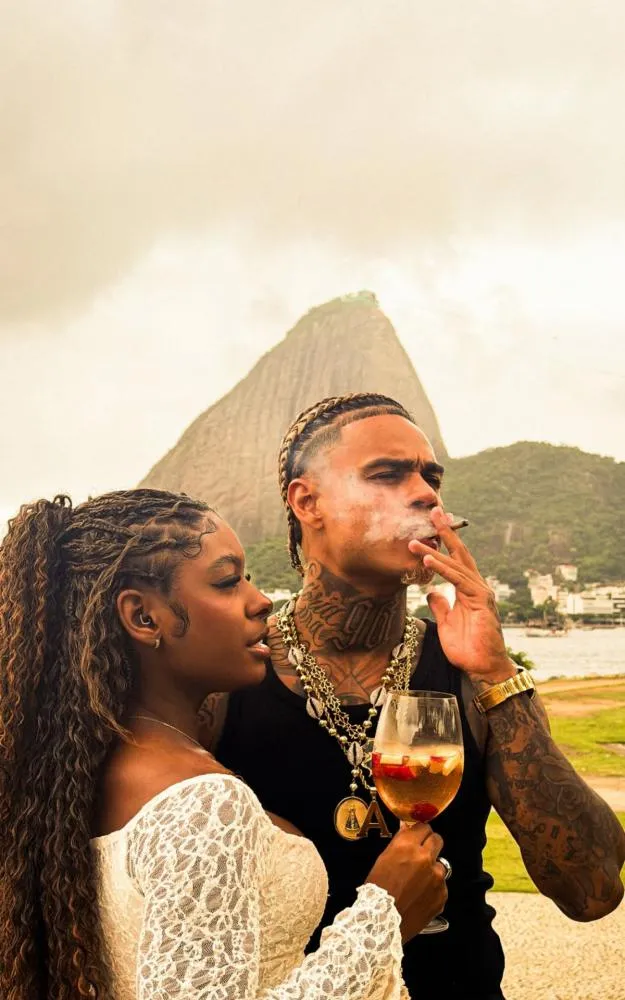 Musa da Viradouro anuncia término do namoro com MC Cabelinho