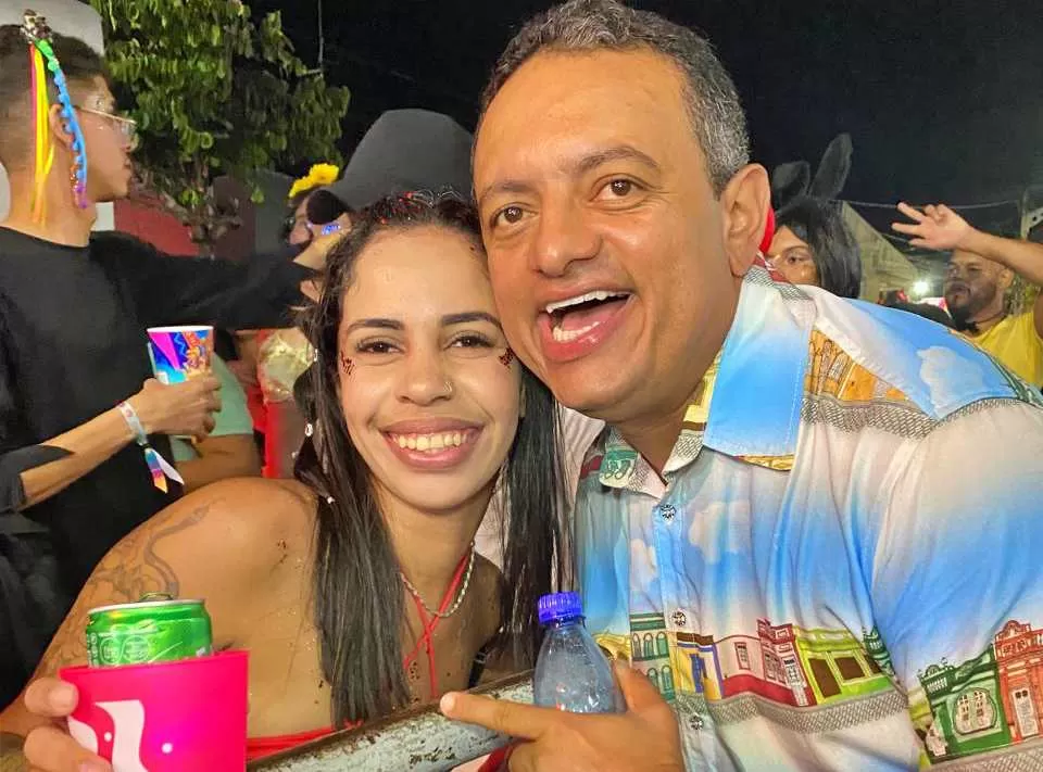 Presidente da Câmara de Gravatá, Léo do Ar, participa do Bloco das Trichas e fortalece presença no Carnaval.