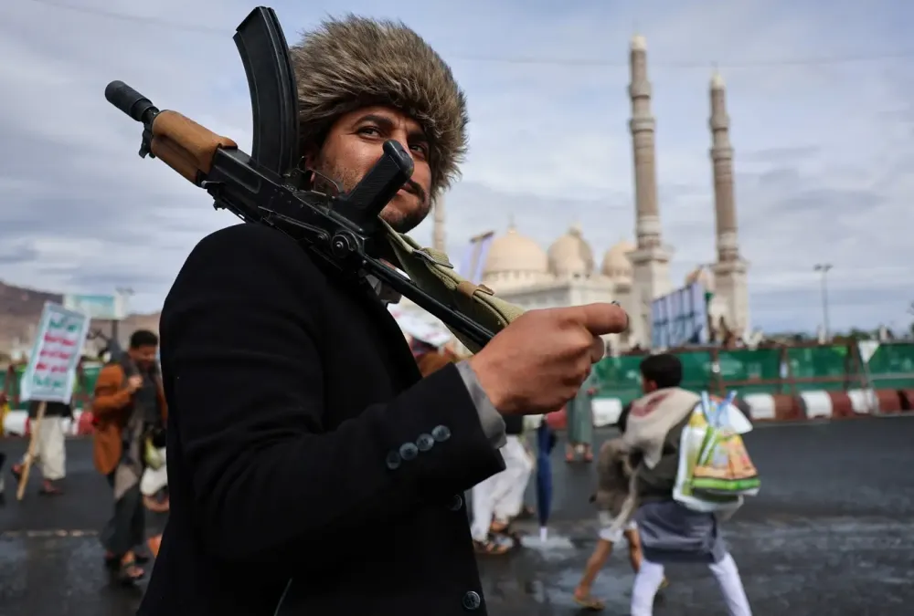 Irã pressiona houthis a preparar nova ofensiva contra navios no Mar Vermelho