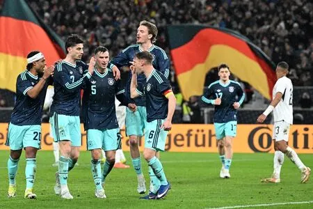 Alemanha volta a mostrar fragilidade defensiva, sofre, mas derrota Gana em Stuttgart