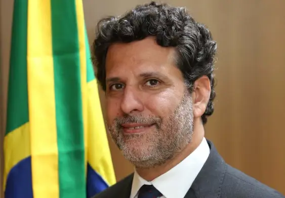 Lula anuncia Leonardo Barchini como novo ministro da Educação