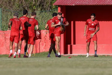 Paulo Sérgio vira baixa no Náutico contra Atlético-GO