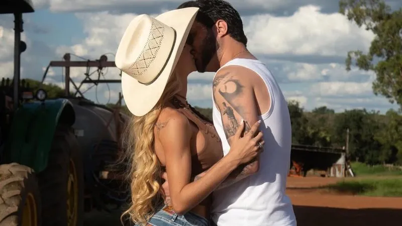 Um mês após o término, Gabi Martins e Matheus Fidelis reatam namoro