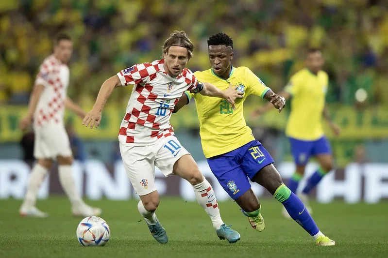 Brasil e Croácia reeditam rivalidade iniciada há 20 anos em último encontro antes da Copa