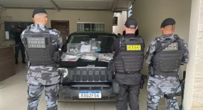 Motoristas de app são presos por transportar drogas e armas para o CV.