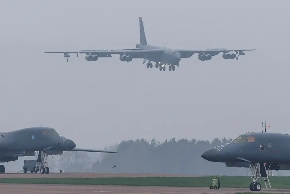 Bombardeiros B-52 dos EUA começaram a voar em missões sobre o Irã, diz Pentágono