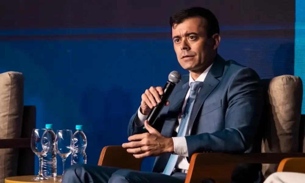 Subvenção ao diesel custará até R$ 4 bi e pode ficar sem compensação, diz Ceron