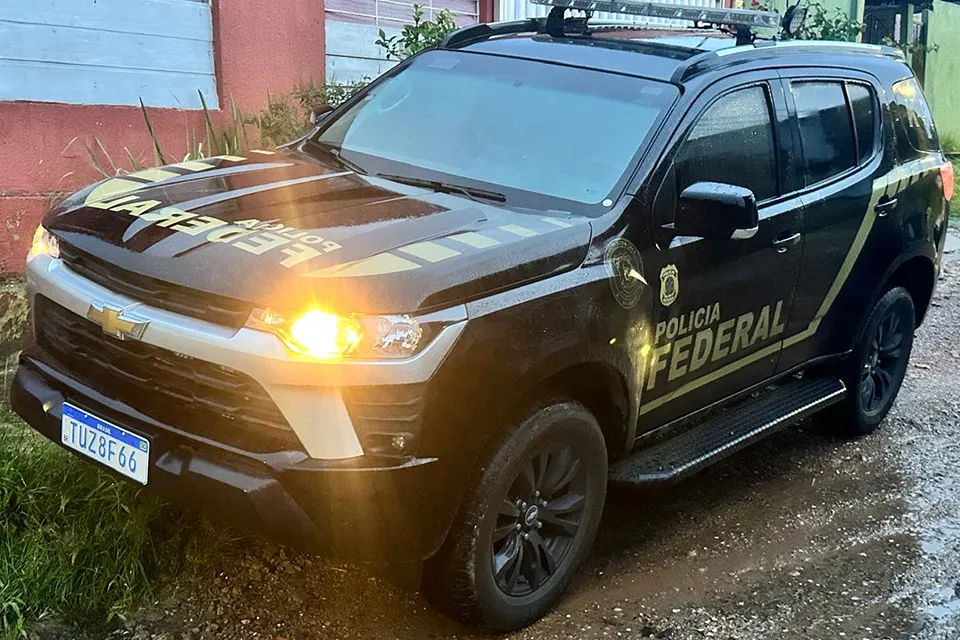 PF cumpre mandados em operação relacionada ao tráfico de fentanil em Pernambuco.