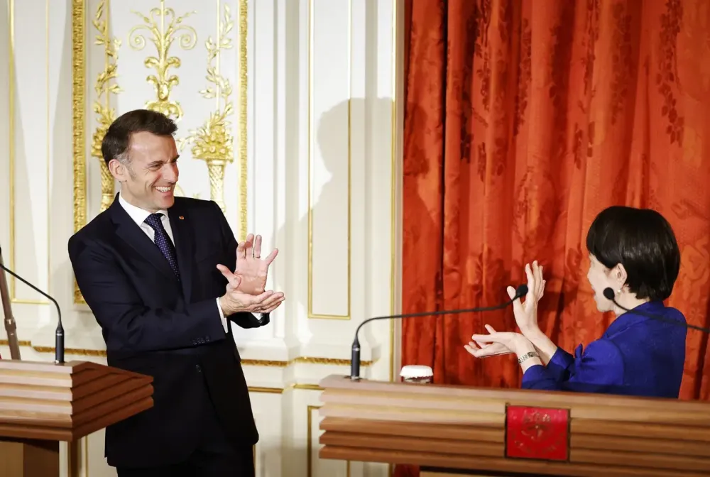 ASSISTA: Macron e premiê do Japão fazem o “Kamehameha” de Dragon Ball após reunião