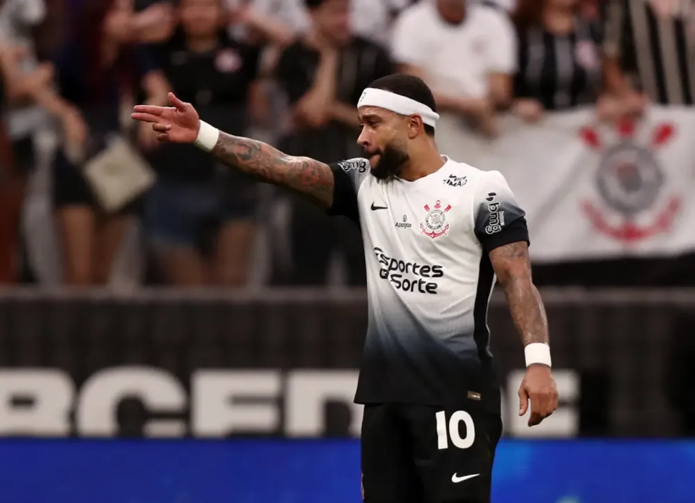 Corinthians admite dívida de R$ 42 milhões com Depay e busca acordo para pagar