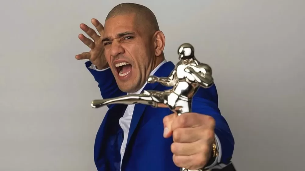 Poatan perde o cinturão após ser derrotado por Ankalaev.