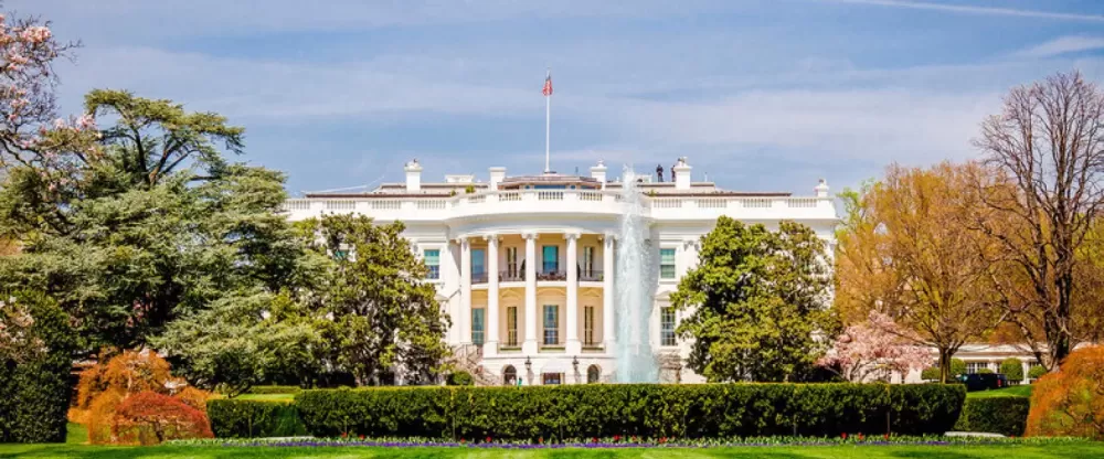 Serviço Secreto atira em homem armado perto da Casa Branca.