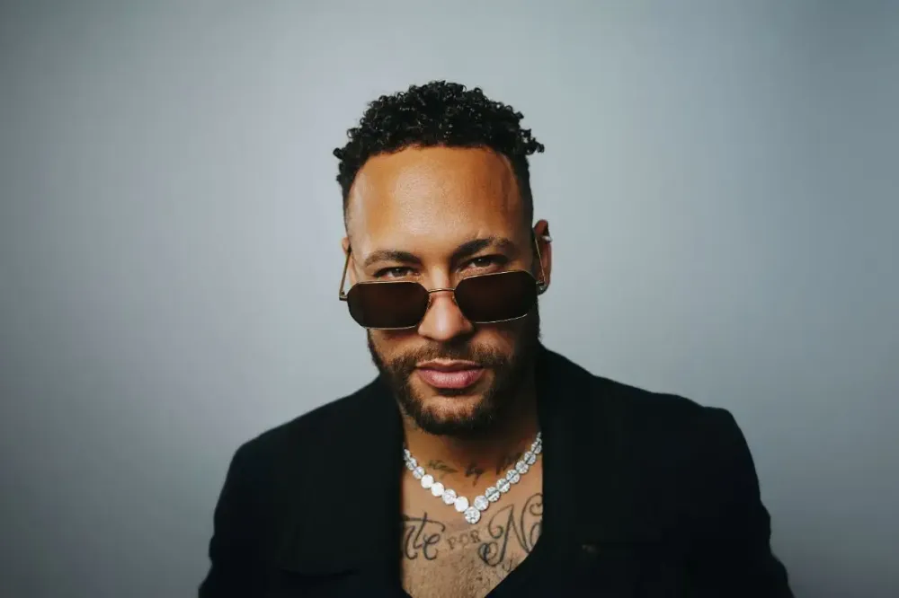 Marca de óculos de Neymar Jr. fatura R$ 200 mil no TikTok Shop