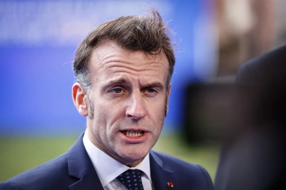 Macron diz que não é realista abrir Estreito de Ormuz à força