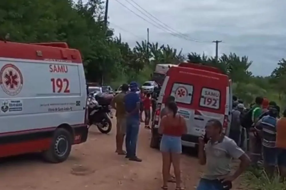 Caminhonete cai em ribanceira, duas crianças morrem e adultos ficam feridos em Vitória de Santo Antão