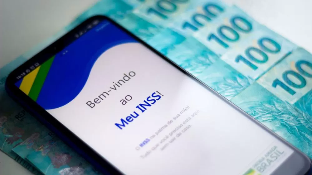 INSS irá antecipar o 13º salário em 2025? Veja quem tem direito e como acessar.