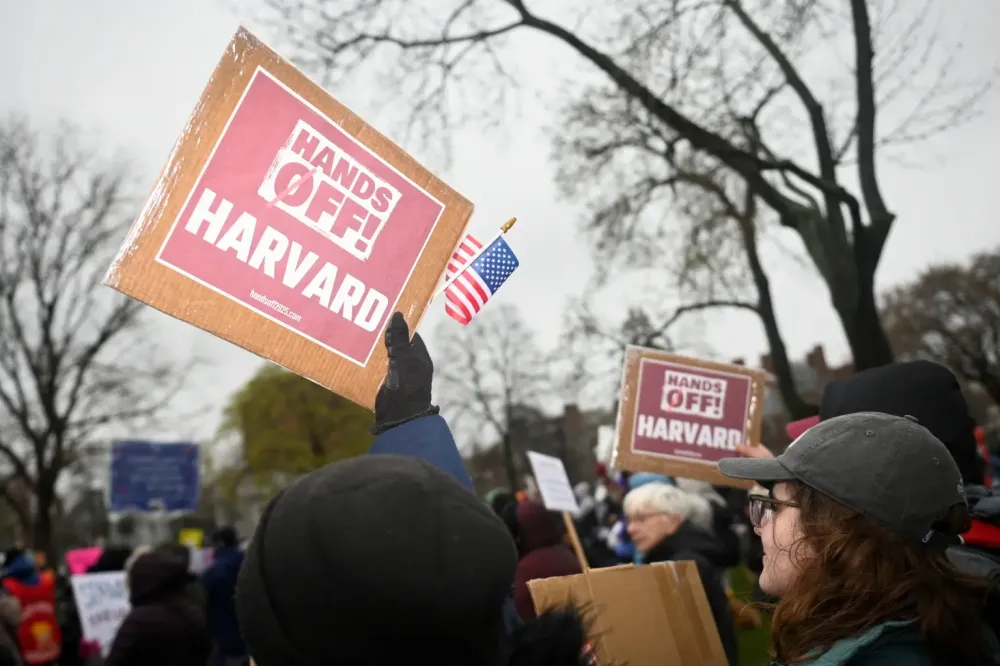 Juiz federal congela pedido de Trump por dados raciais de universidades públicas