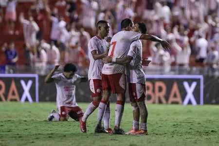 Qual a briga do Náutico na Série B? Técnico define objetivo do Timbu após início promissor