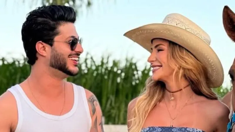 Blindou contra a solteirice! Gabi Martins surpreende namorado com envelopamento inusitado no carro; veja