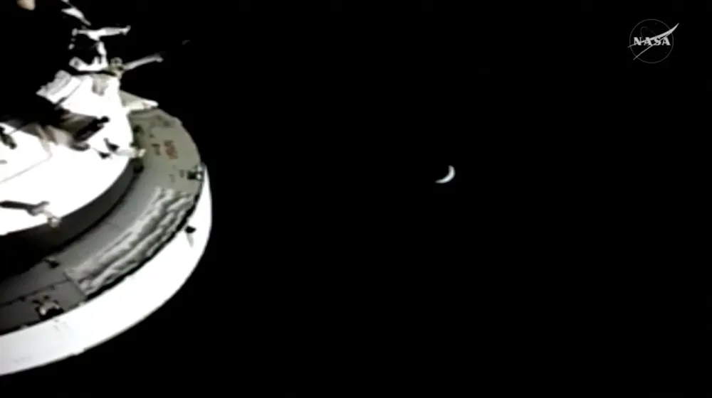 Artemis II completa volta ao redor da Lua após superar recorde da Apollo 13