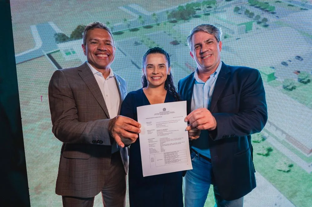 Marco Histórico: Prefeita Lucielle Laurentino Assina Ordem De Serviço Do Ifpe Campus Bezerros.