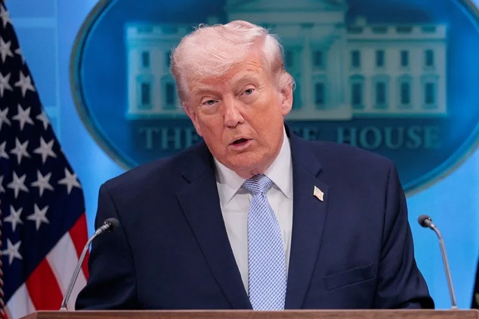 Barril de petróleo atinge US$ 111 à espera de desfecho de ultimato de Trump ao Irã