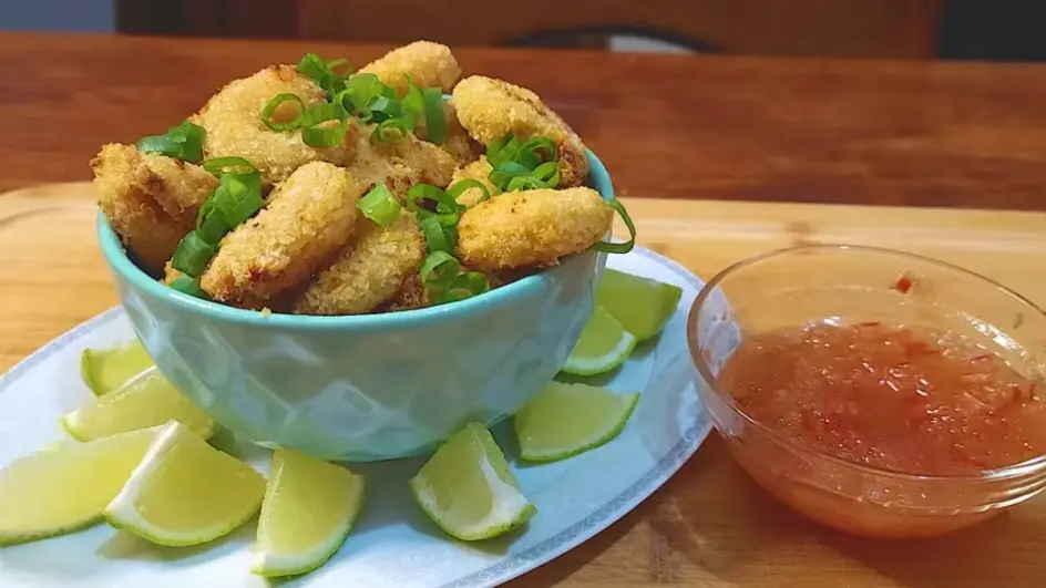 Sem óleo: esse camarão empanado feito na air fryer é fácil de fazer e fica crocante