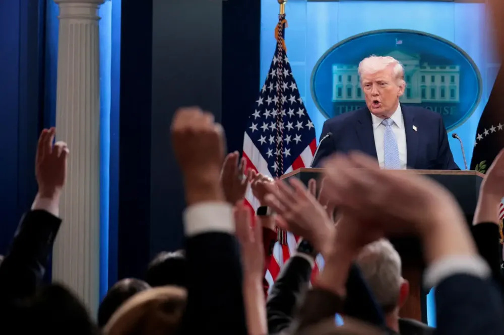 Trump anuncia tarifas de 50% sobre países que fornecem armas ao Irã