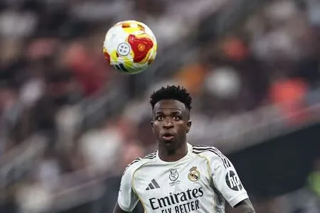 “Vini Jr. é horrível”, diz ex-jogador do Real Madrid e seleção holandesa