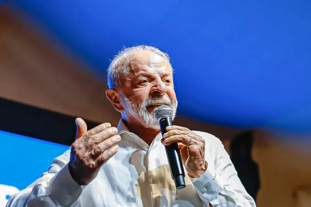 Lula critica Flávio e Caiado sobre posicionamento diante de terras raras do Brasil
