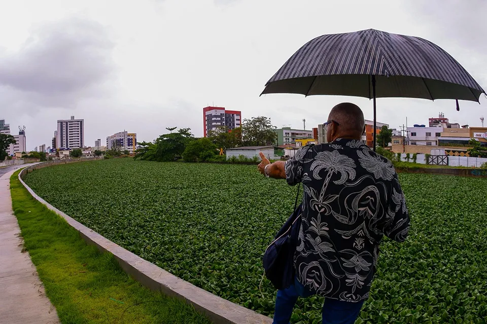 Após 13 anos de expectativa, moradores revivem drama às margens do Canal do Fragoso: “obra sem fim”