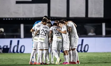 Santos quita direitos de imagem atrasados dos jogadores antes de estreia na Sul-Americana