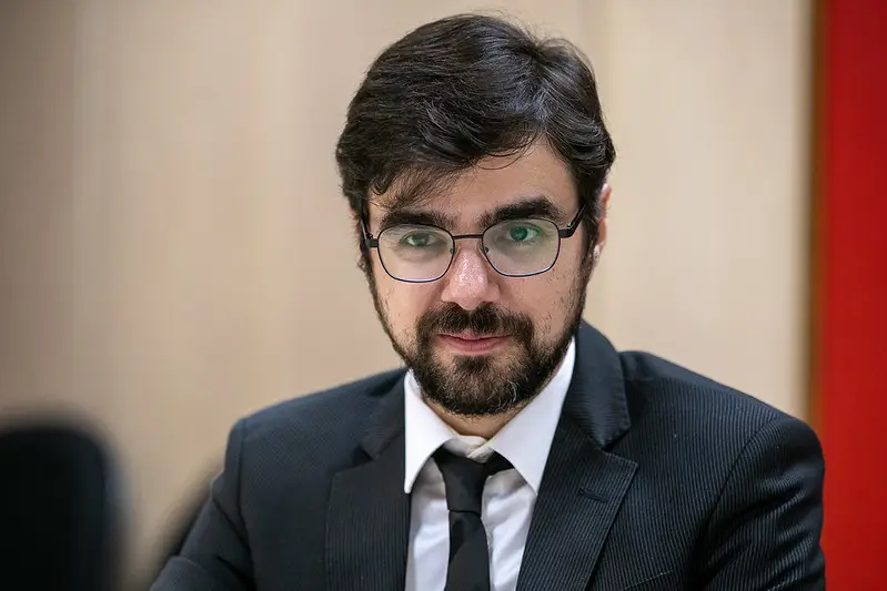 Mello: Governo fará ajuste no ano eleitoral e terá gatilhos para conter gasto em 2027