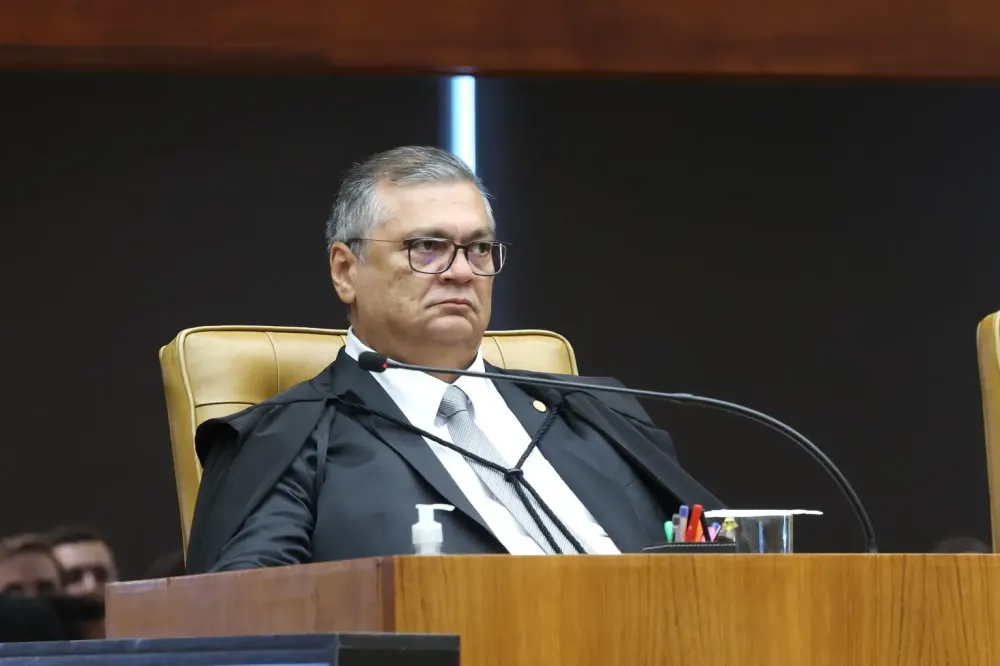 Dino pede vista e STF suspende julgamento sobre mandato-tampão para governo do RJ