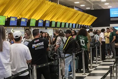Filas, remarcações e cancelamentos: veja a situação dos aeroportos de SP após pane