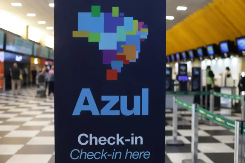 Pressão por denúncia de “gun jumping” faz Azul e American notificarem o Cade