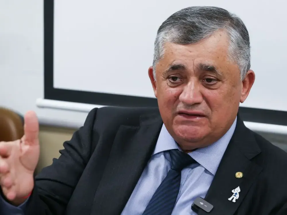 Lula dará posse a José Guimarães na SRI nesta terça-feira (14)