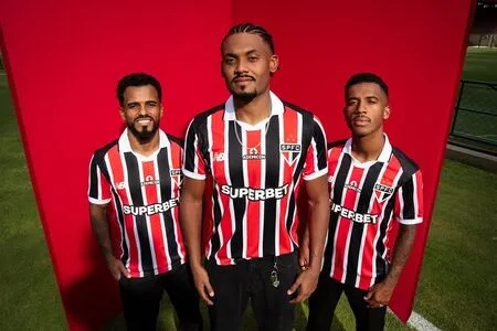 São Paulo lança novo uniforme II para a disputa da temporada 2026