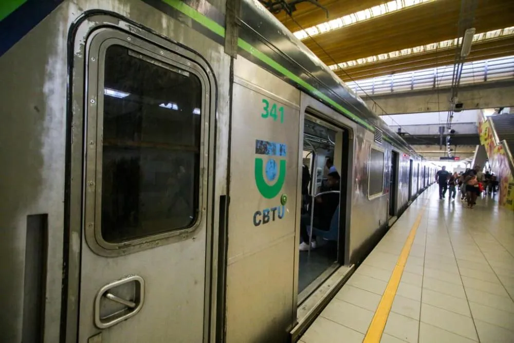 Linhas Centro e Sul do Metrô do Recife suspendem operação por falta de energia elétrica