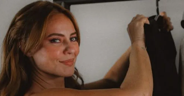 Aos 44 anos, Paolla Oliveira enlouquece internautas ao posar de calcinha na web; veja fotos