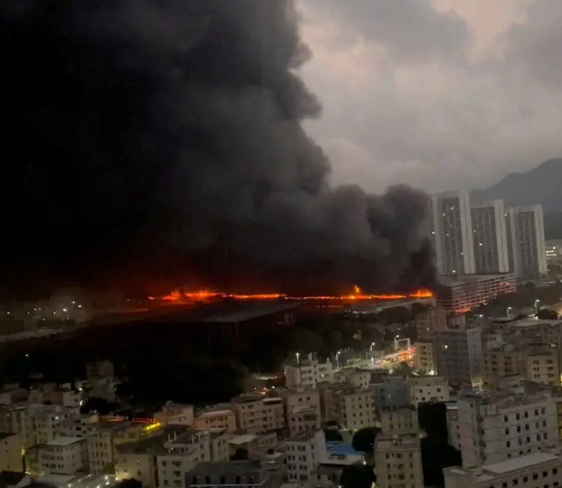 Incêndio atinge estacionamento da BYD na China