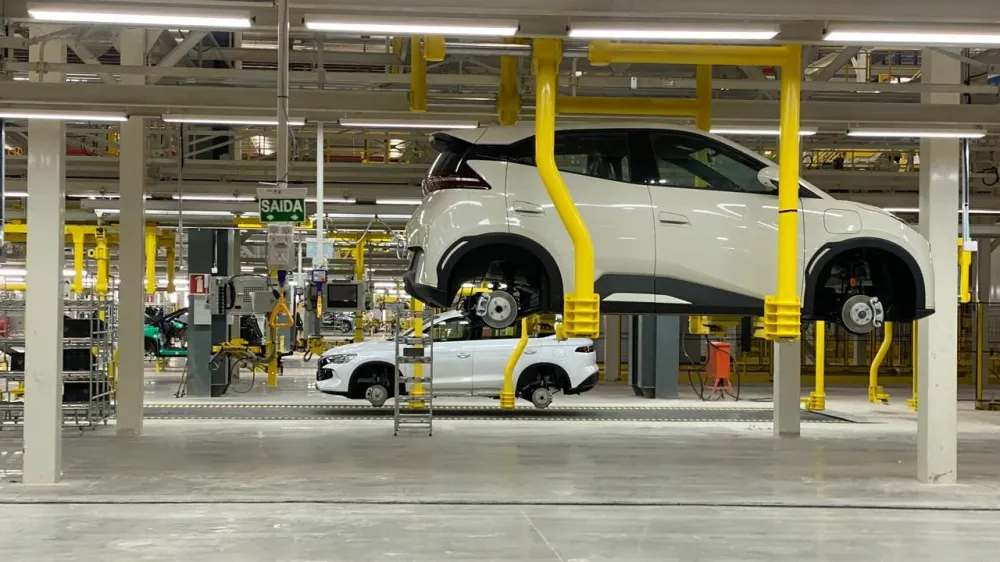 Secretário do Trabalho é demitido após por incluir BYD em ‘lista suja’ do trabalho escravo; entenda